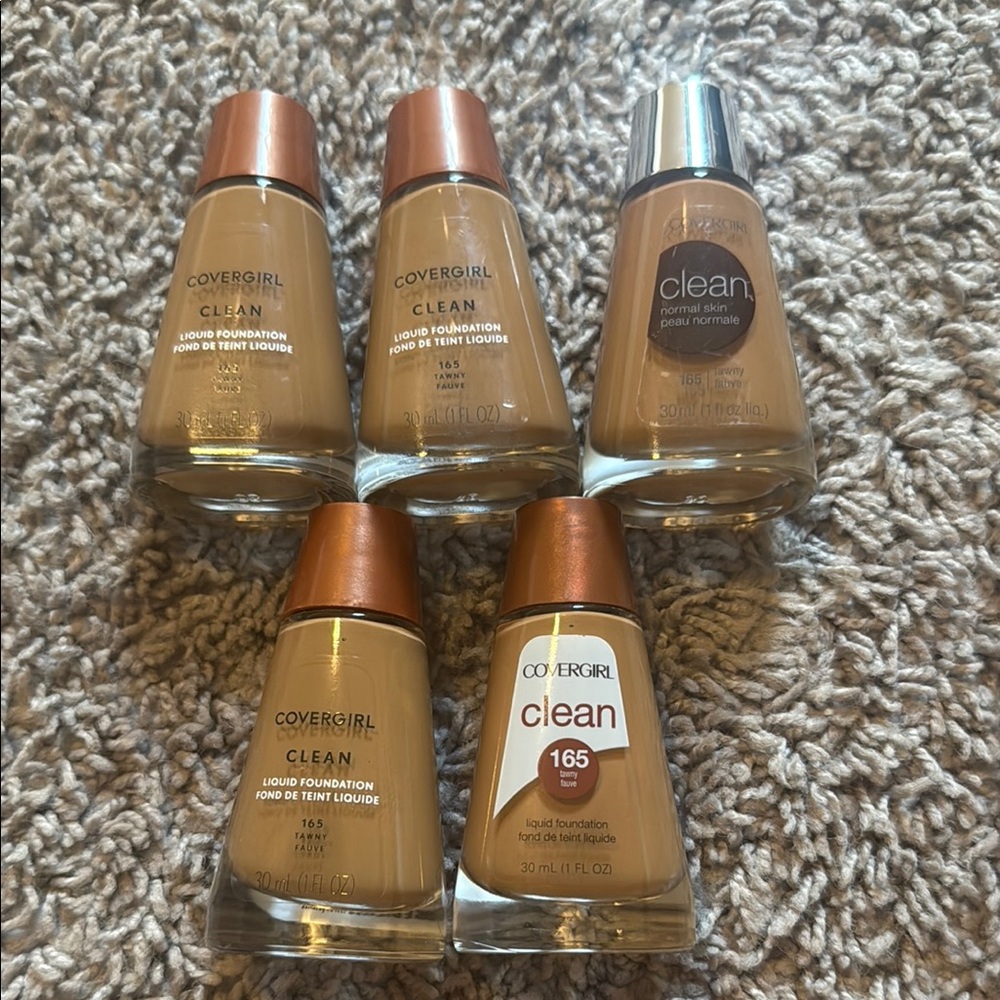 COVERGIRL Tan Foundation Liquid Makeup